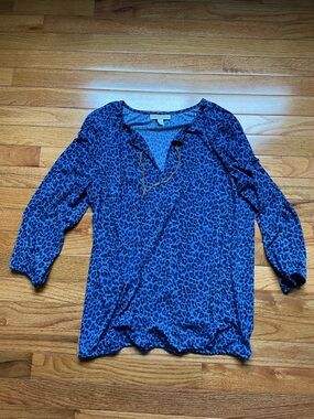 Dana Buchman Blue Leopard Print V-Neck Tunic Top